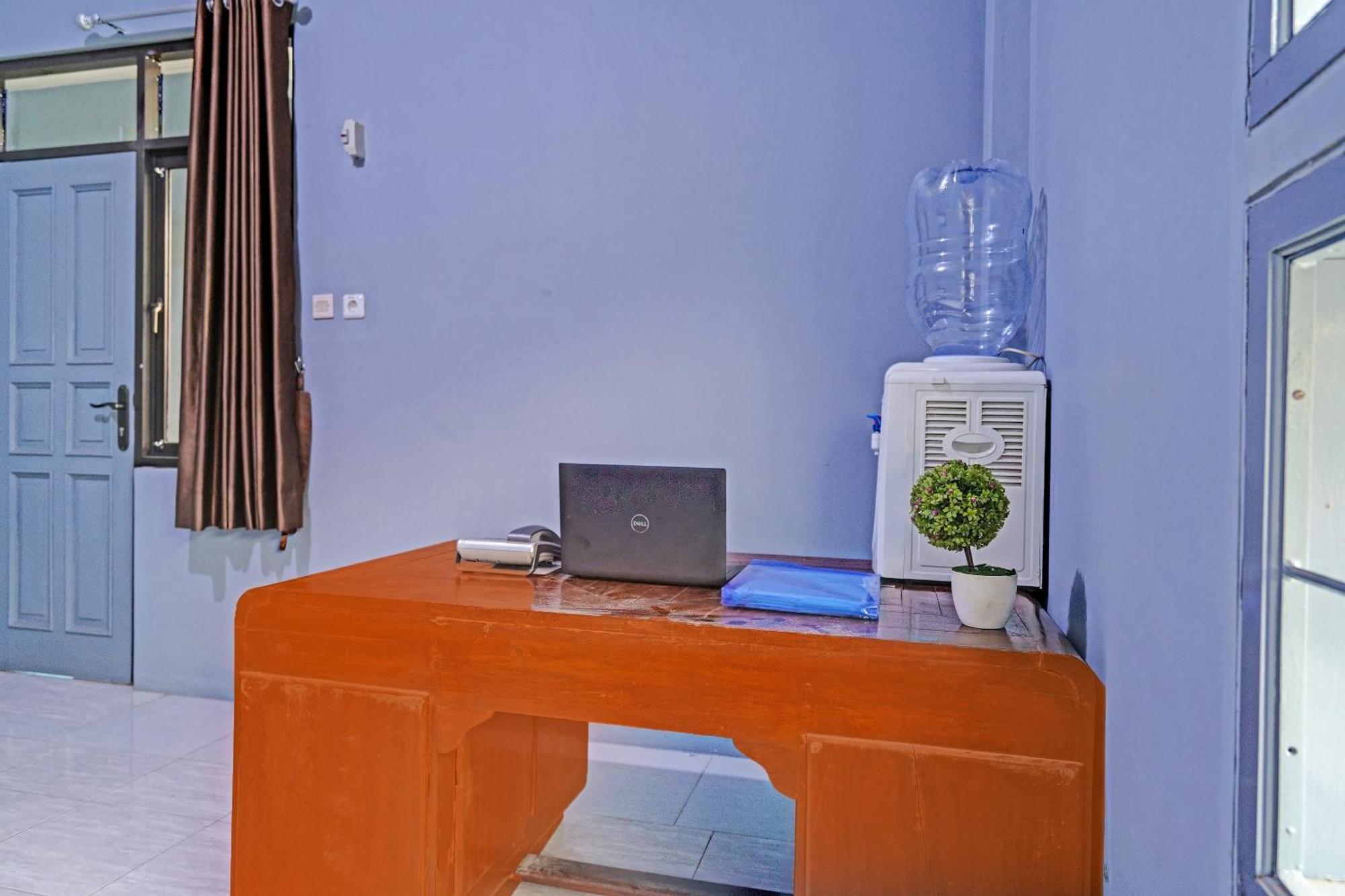 Oyo Life 91592 Aaliya Guest House Syariah Lebakwangi Eksteriør billede