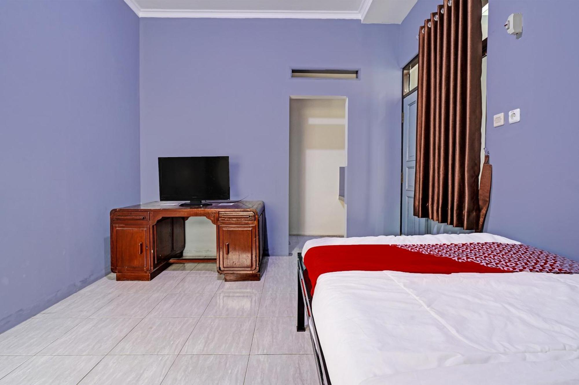 Oyo Life 91592 Aaliya Guest House Syariah Lebakwangi Eksteriør billede