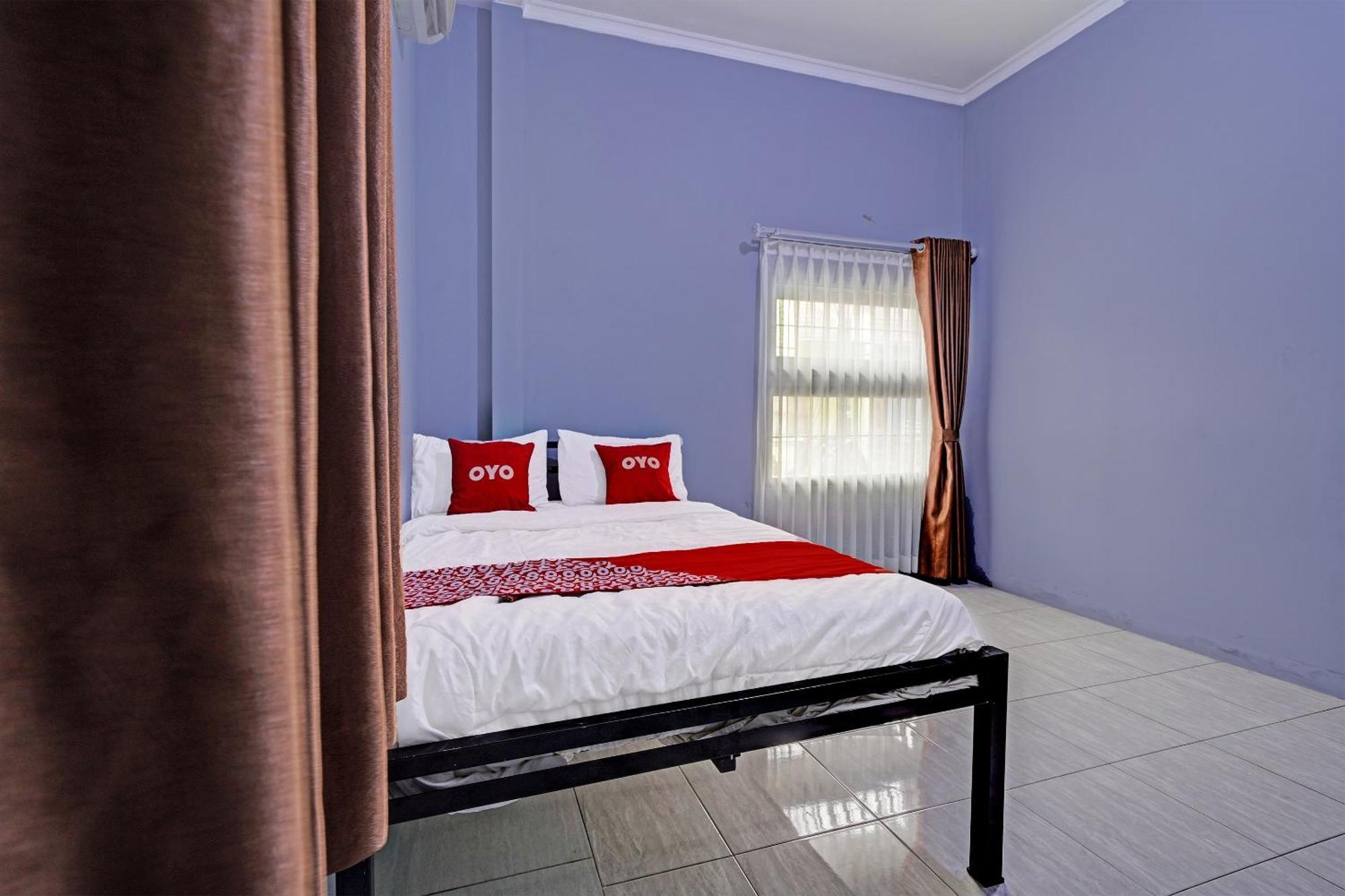 Oyo Life 91592 Aaliya Guest House Syariah Lebakwangi Eksteriør billede